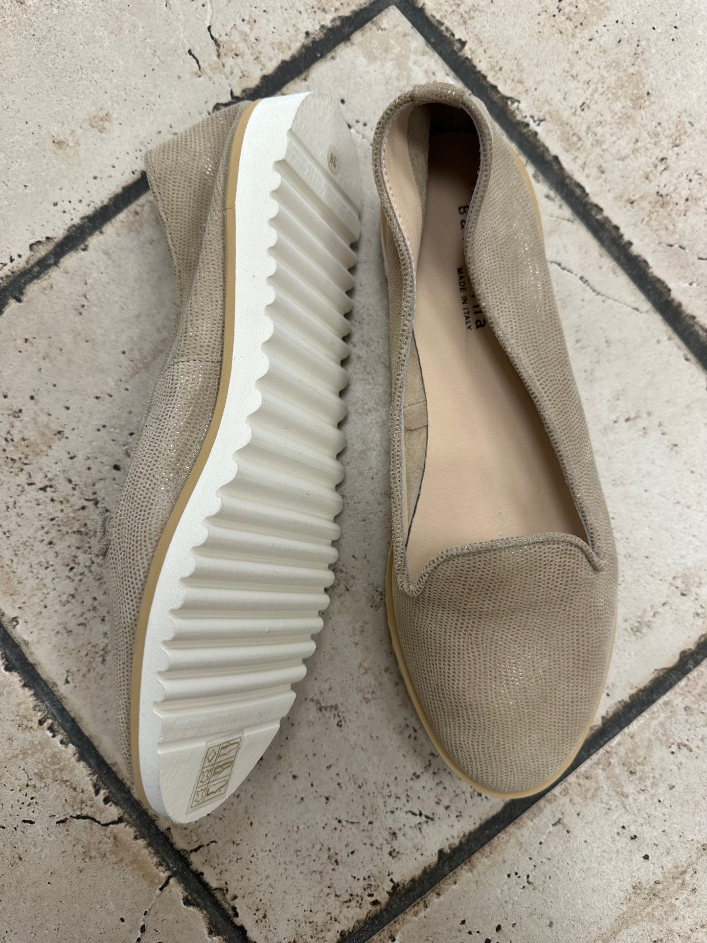 Ballerina in Beige